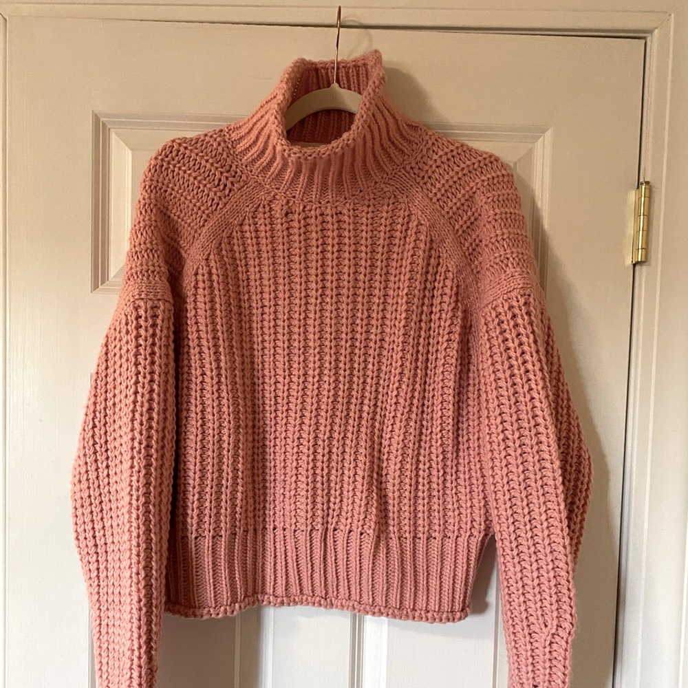 H&M pink chunky turtleneck sweater. Size S